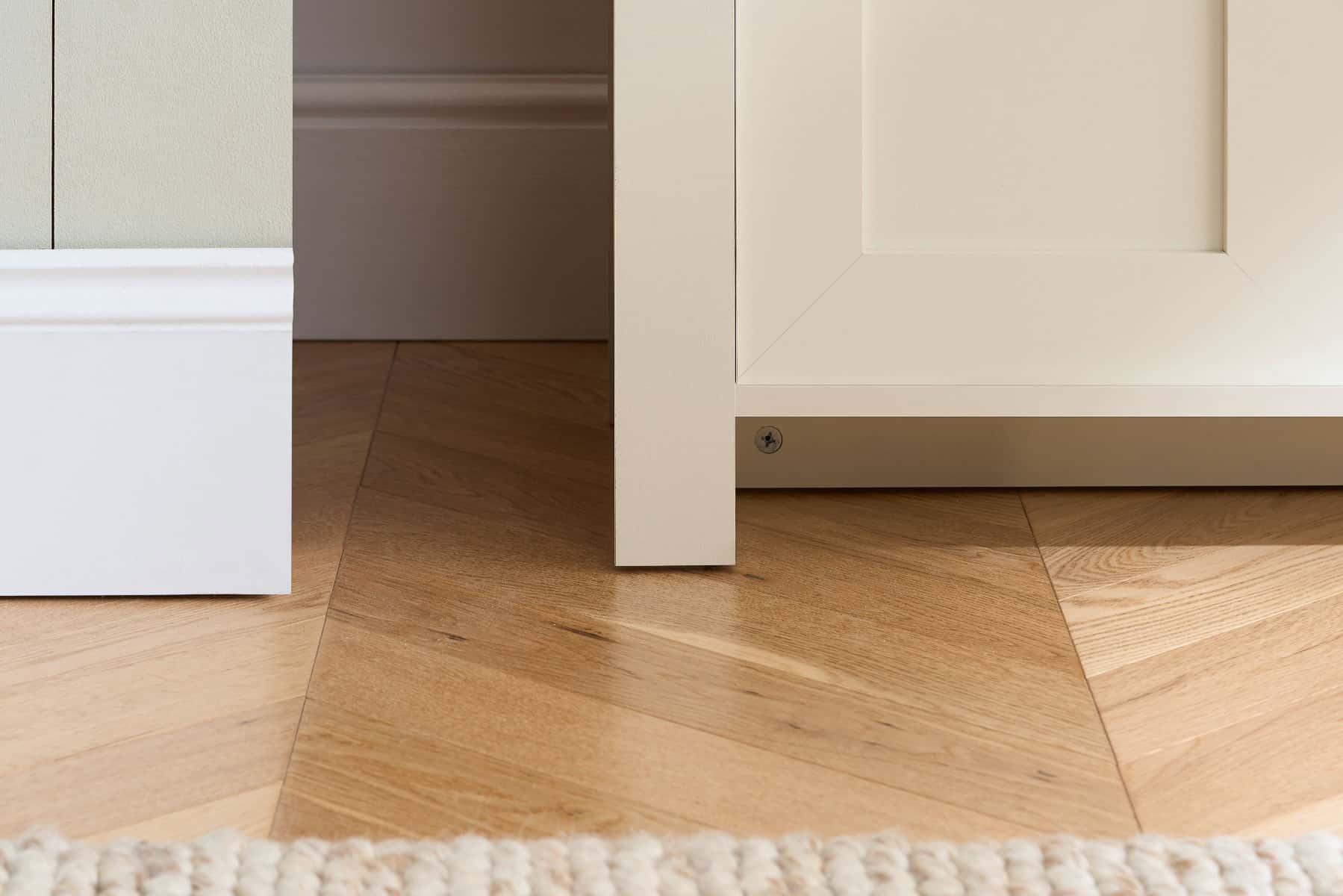 Highgate Small TV Unit - Cream & Oak - Image 3