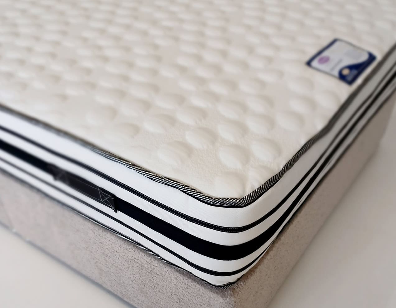 4ft6 Homelee Visco Pocket Mattress - Image 2