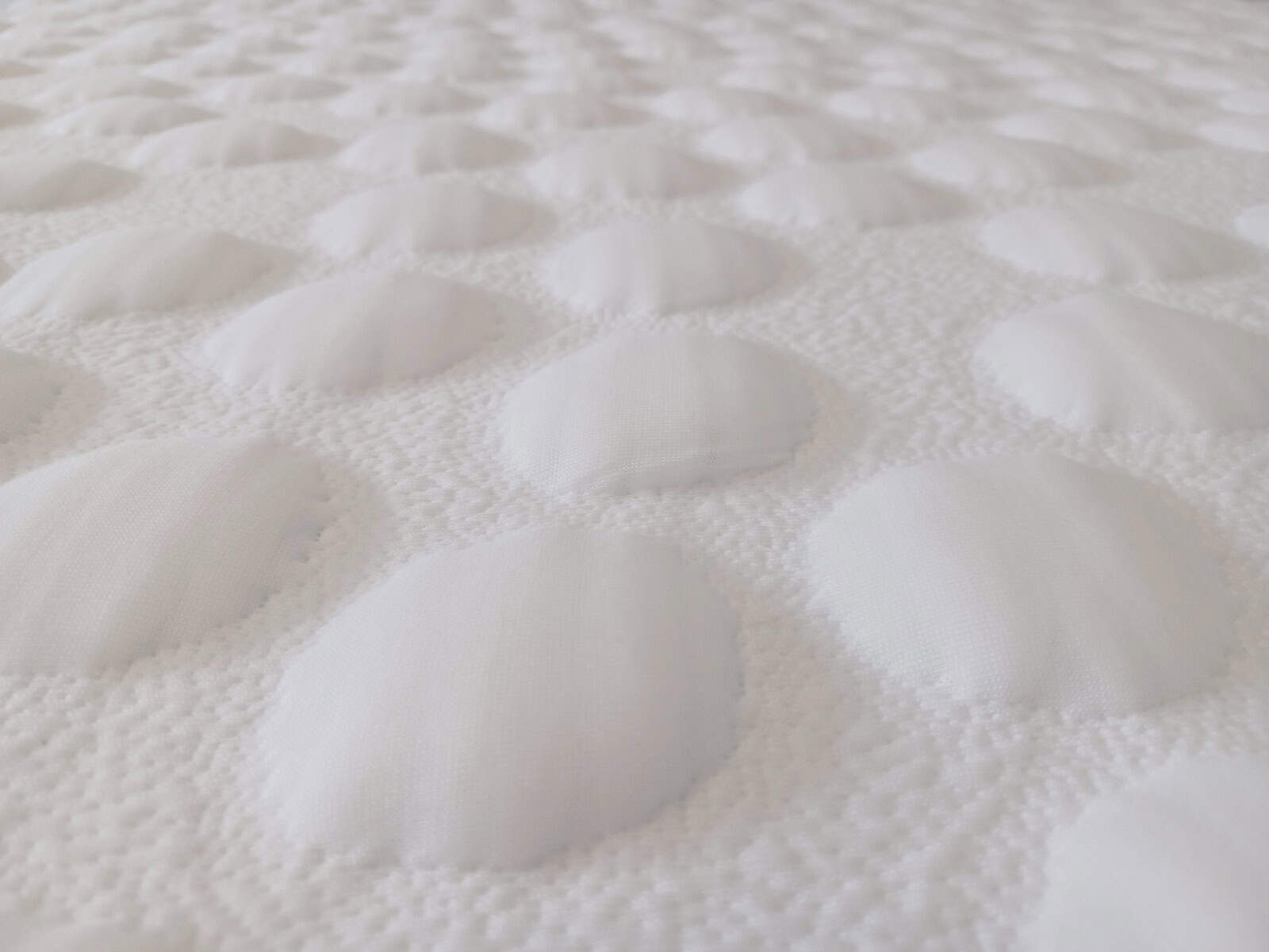 4ft6 Homelee Visco Pocket Mattress - Image 3
