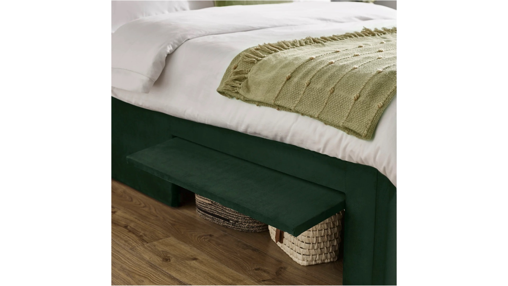 Leigha 4ft6 Bedframe - Green Velvet - Image 5