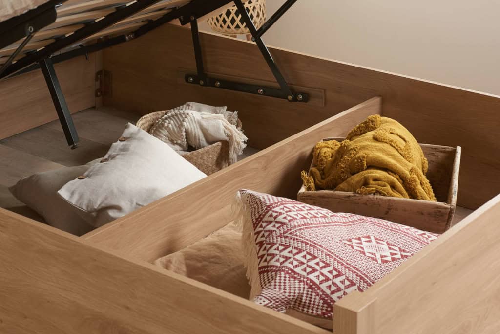Croxley 4ft6 Rattan Ottoman Bedframe - Oak - Image 5
