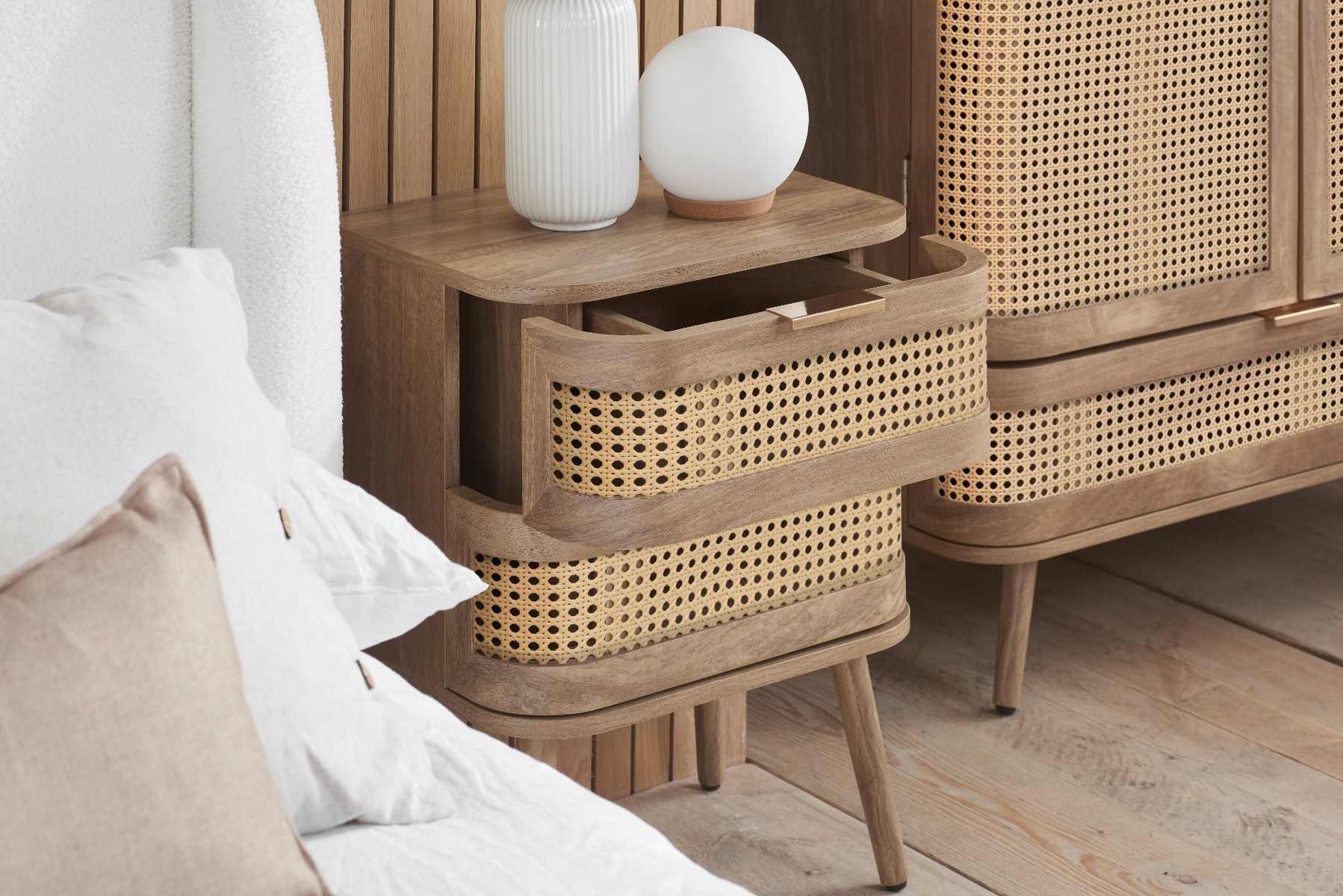 Noah 2 Drawer Bedside - Oak - Image 2