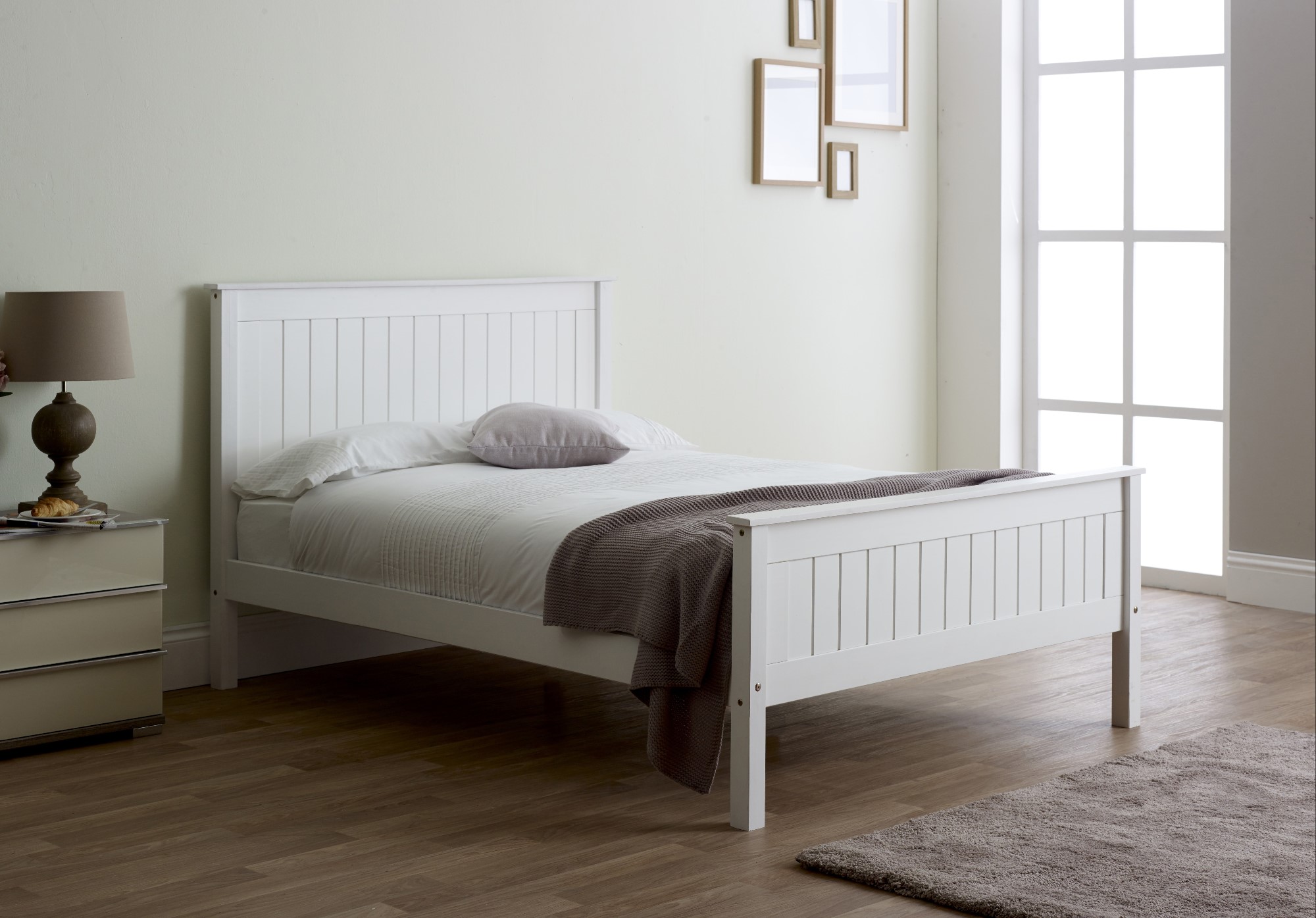 Limelight Taurus 3ft Low White 01