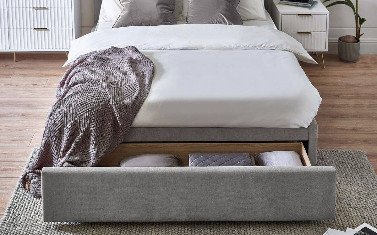 Samira 4ft6 Bedframe - Grey Velvet - Image 2