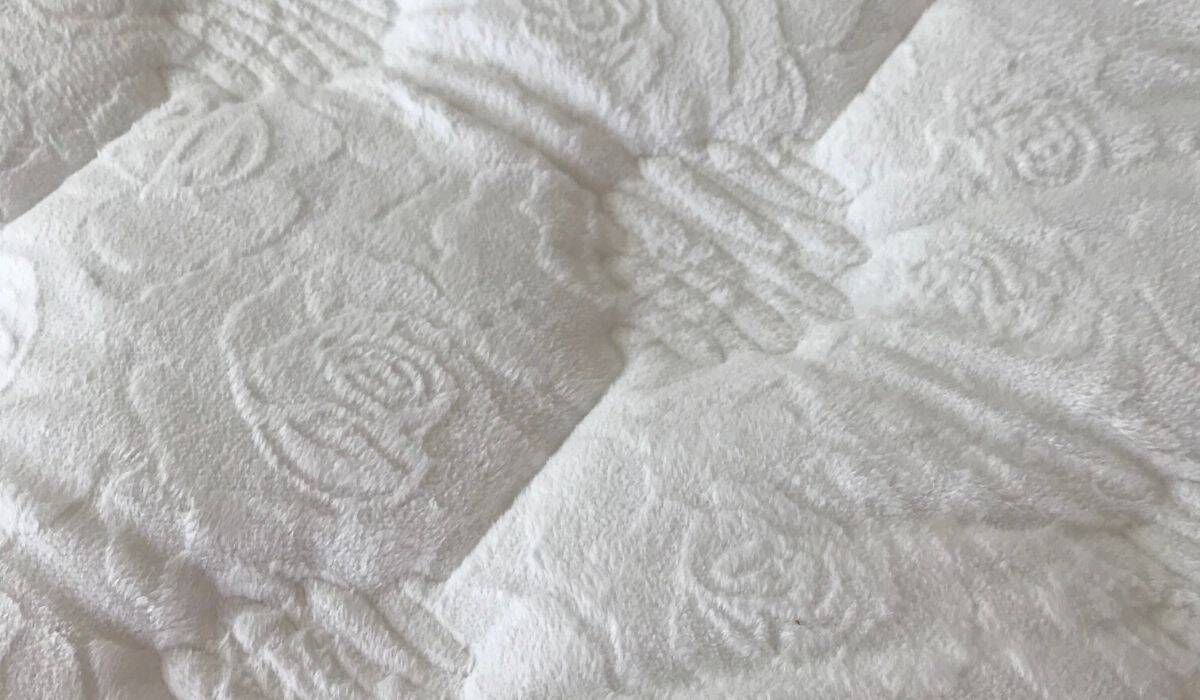 Briody 4ft6 Energex Pocket 5200 Visco Mattress - Image 2