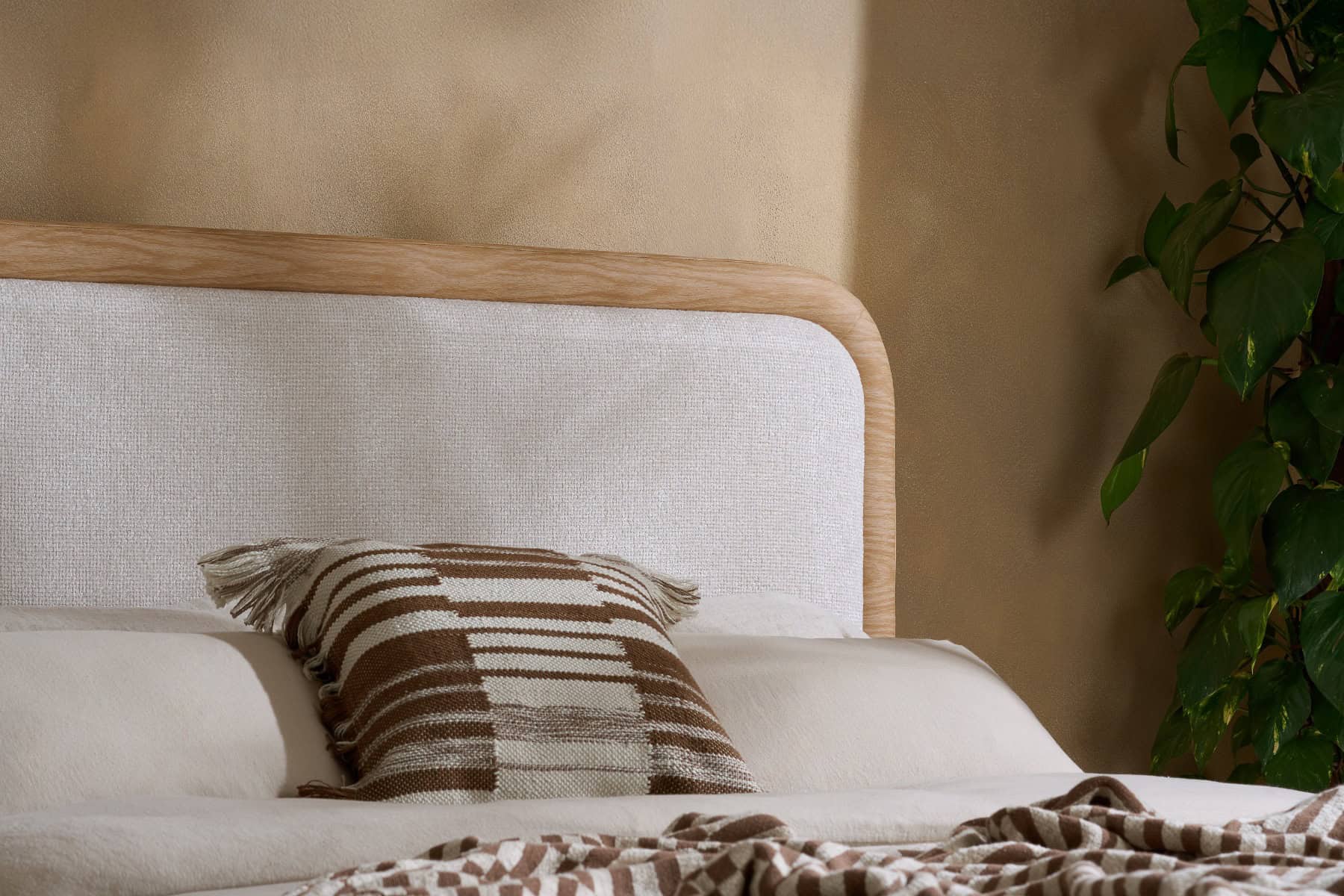 4ft6 Girona Bedframe - Image 4