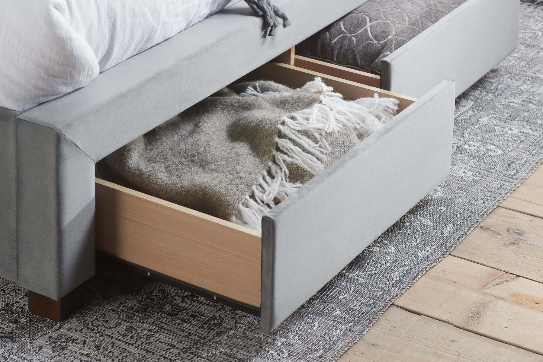 Hope 4ft6 Bed - Grey Velvet - Image 4