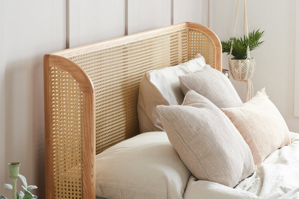 Astrid 4ft6 Rattan Bedframe - Oak - Image 4
