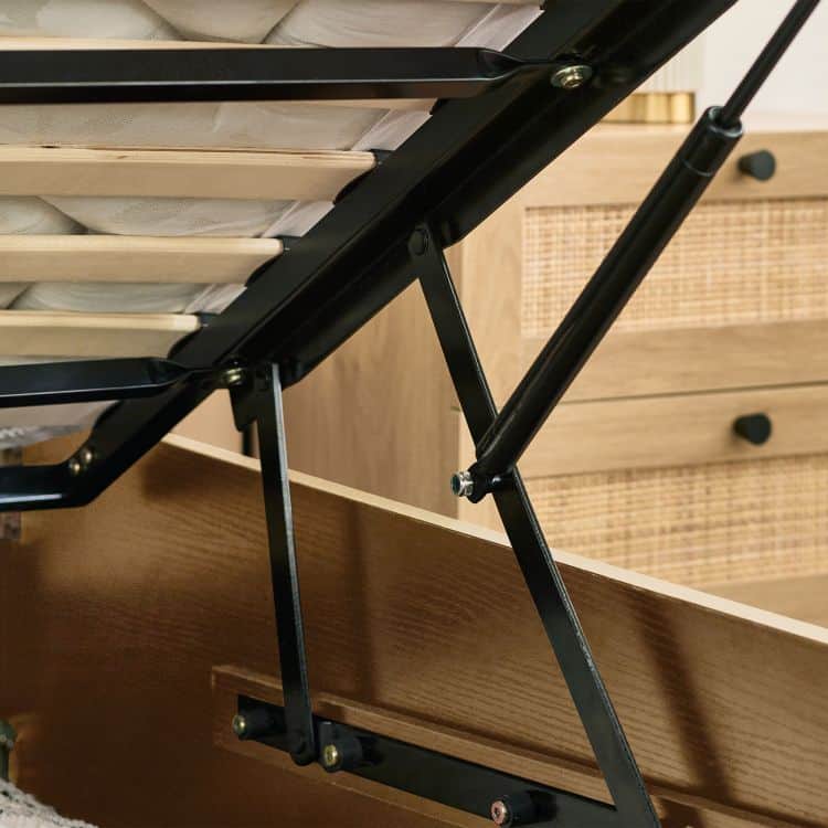 Corbridge 4ft6 Rattan Ottoman Bedframe - Oak - Image 3