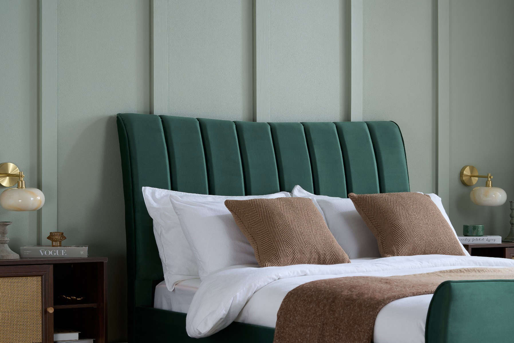 Clover 4ft6 Bed - Green Velvet - Image 2