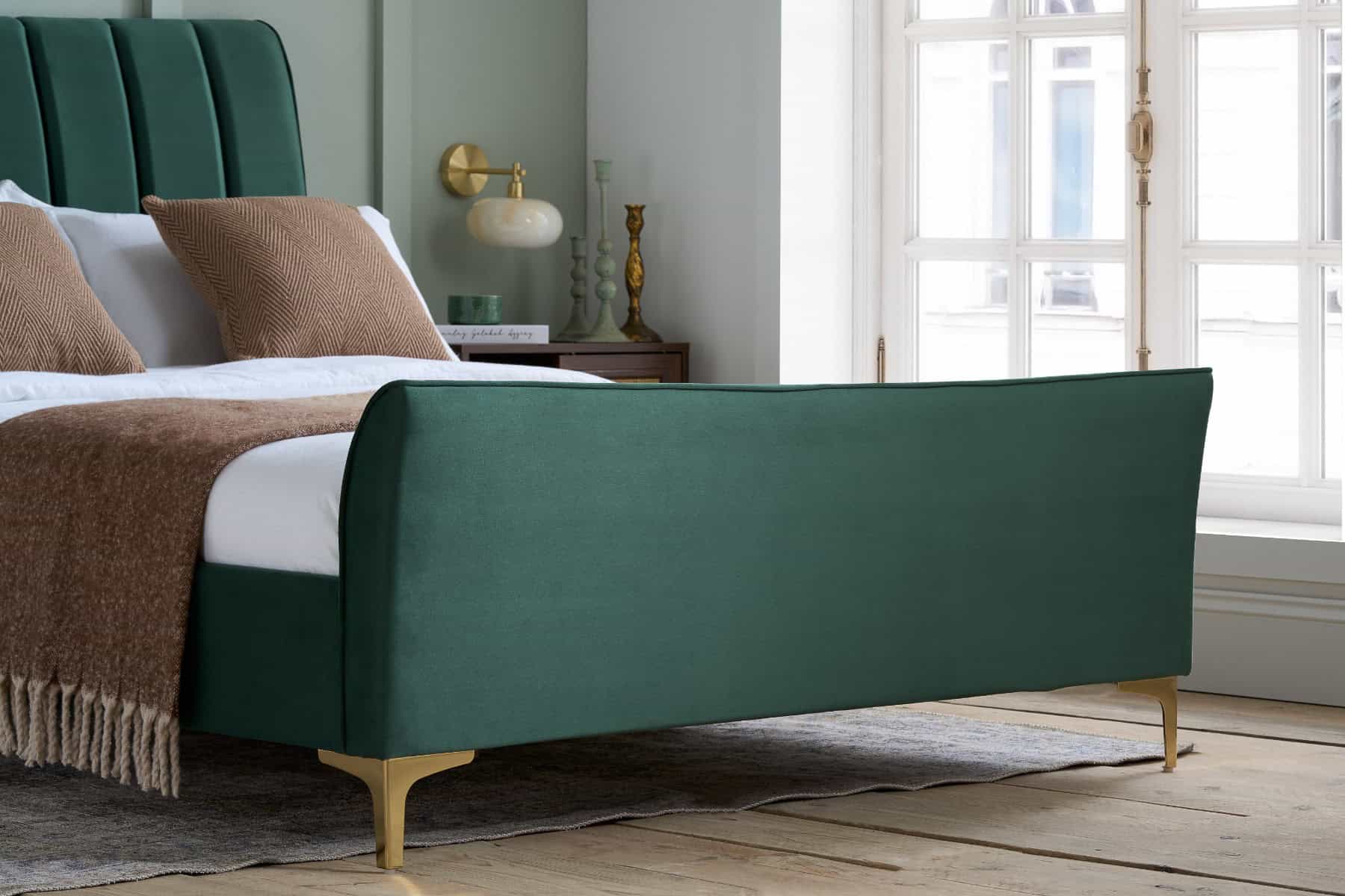 Clover 4ft6 Bed - Green Velvet - Image 3
