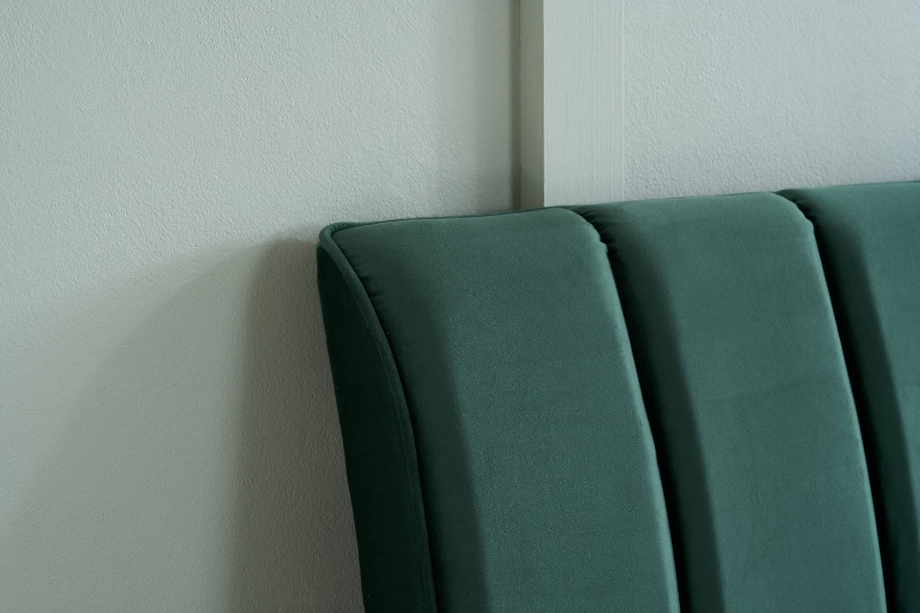 Clover 4ft6 Bed - Green Velvet - Image 4