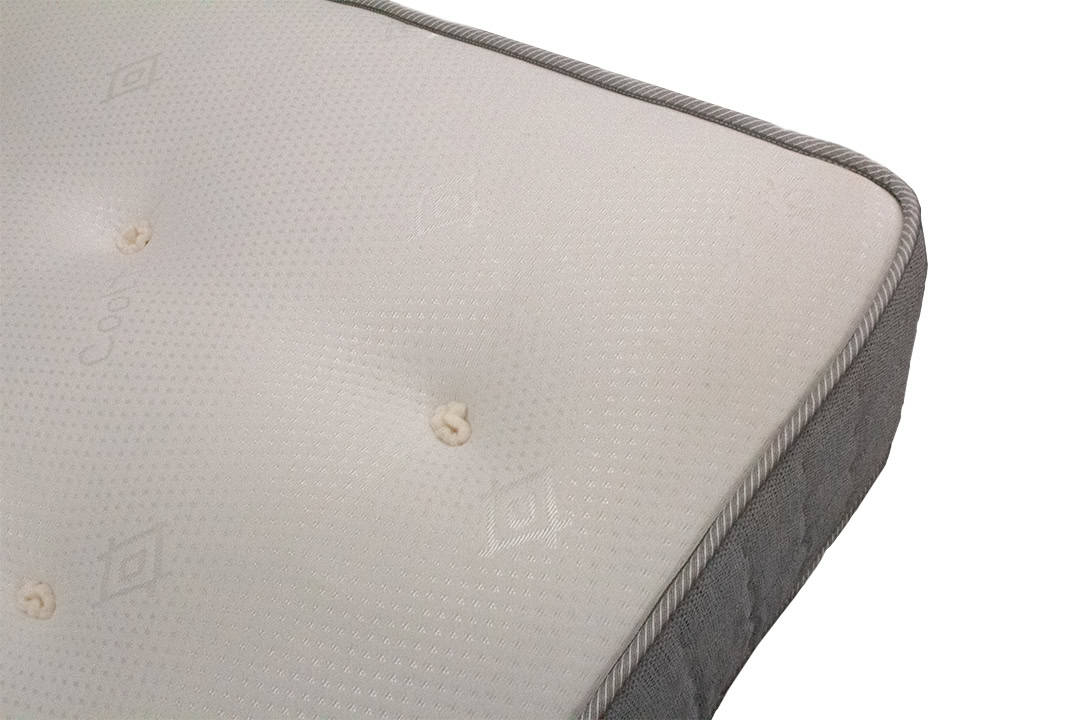 Dual Seasons 4ft6 Mattress with FREE DUVET SET WORTH €99 - Image 6