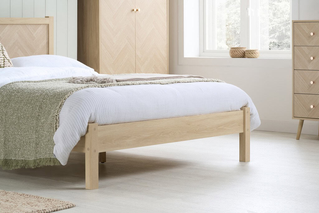Herringford 4ft6 Bedframe - Oak - Image 2
