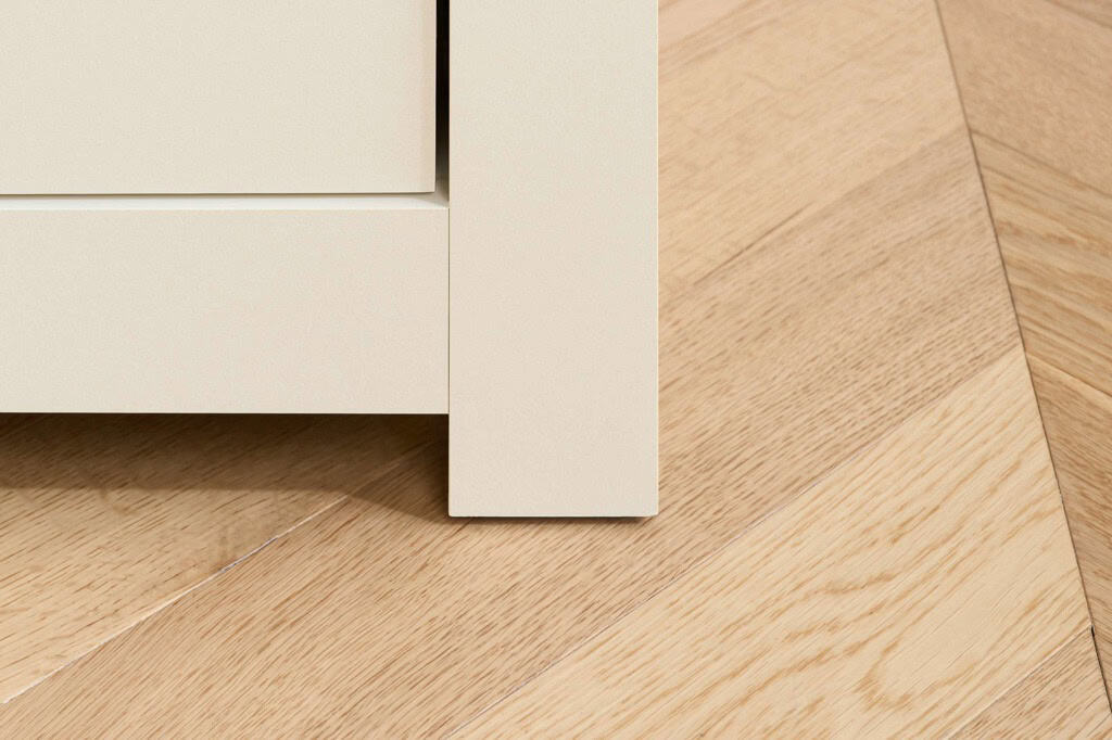 Highgate 4 Drawer Chest - Cream & Oak - Image 6